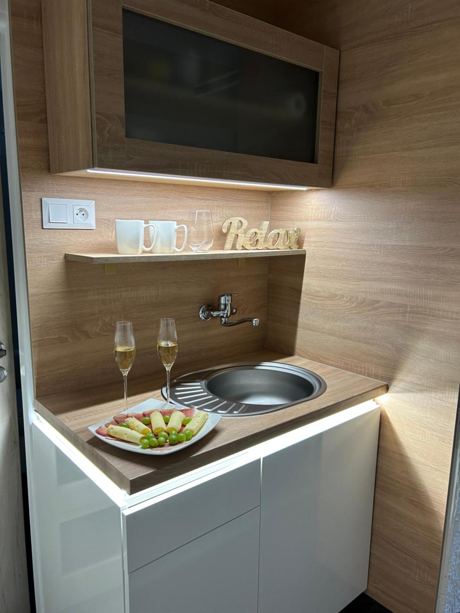 Komfortny Apartman So Zahradou A Sukromnym Parkoviskom-Nonstop Check-In บันสกาบิสตรีตซา ภายนอก รูปภาพ
